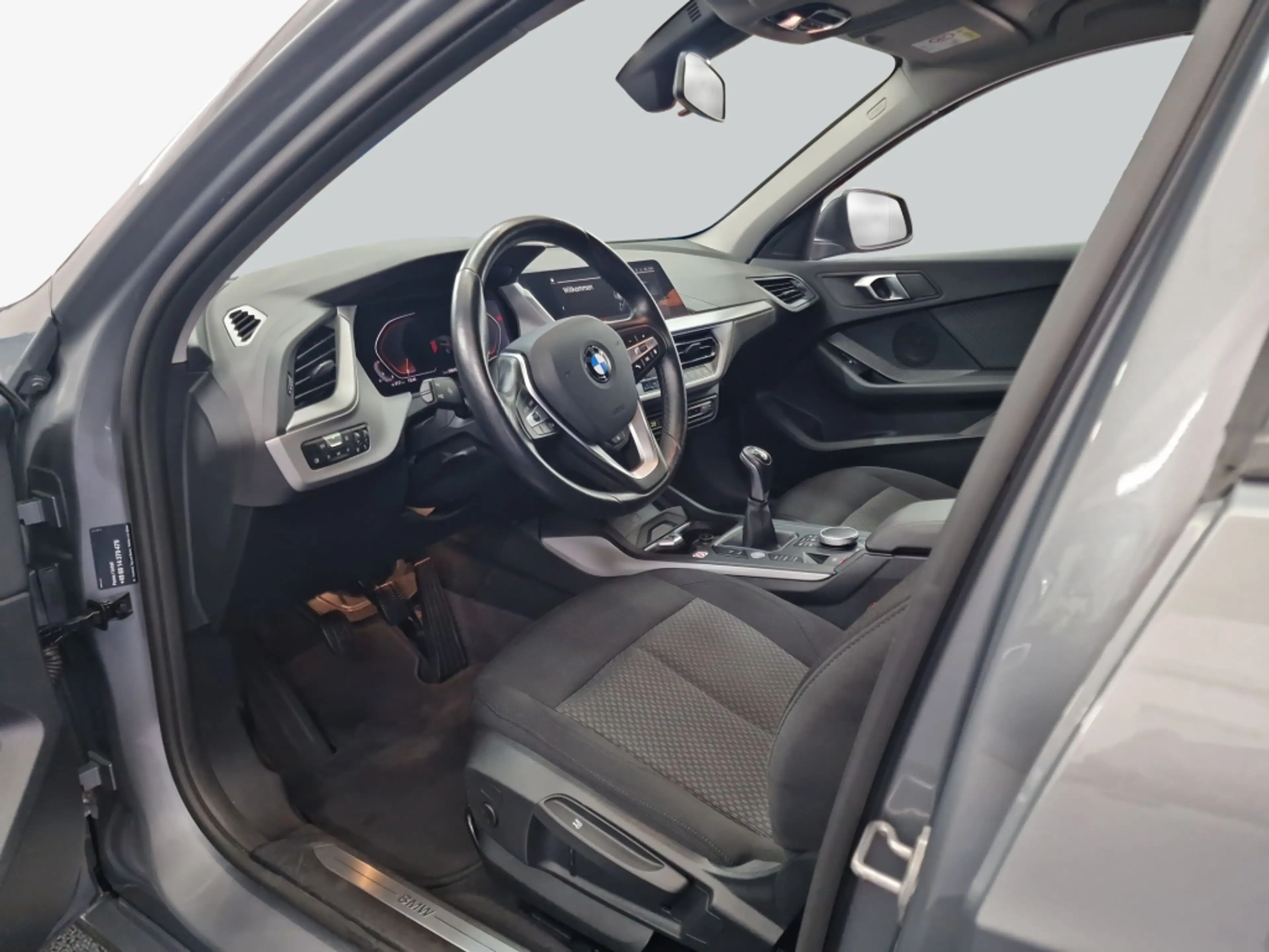 BMW 118 i Advantage LED Navi Sitz- und Lenkradheizung — photo 10