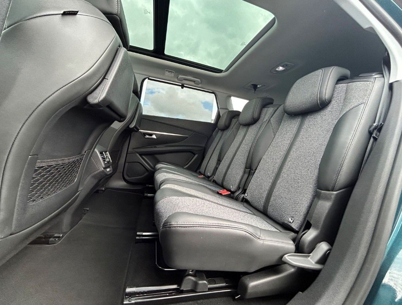 Peugeot 5008 7 SITZ + PANO + MASSAGE + KAMERA — photo 13