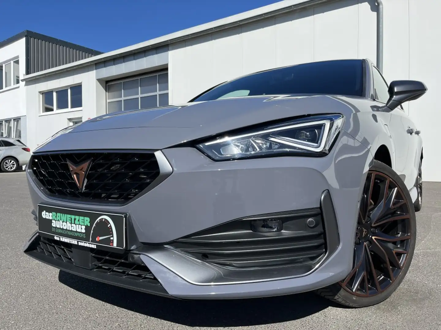 CUPRA Leon 1.4 TSI e-Hybrid 156€ m. 20% Anzahlung DAB Navi Šedá - 1