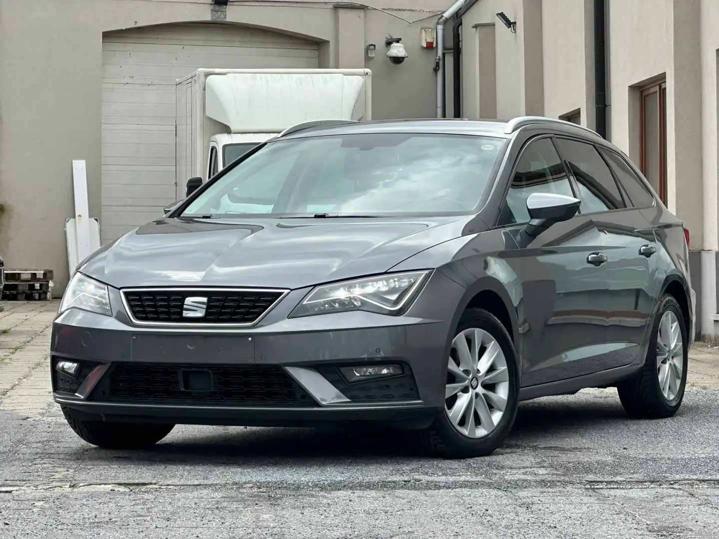 SEAT Leon Leon ST 1.6 CR TDi Style 8000€ htva Gris - 1