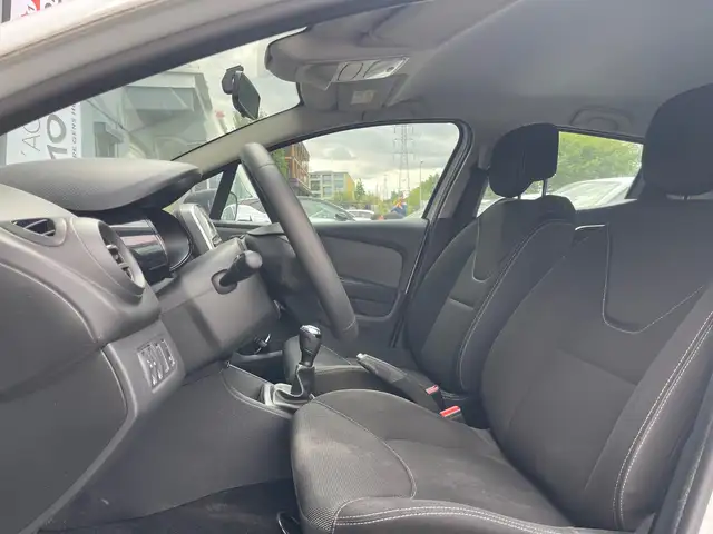 Renault Clio view 9