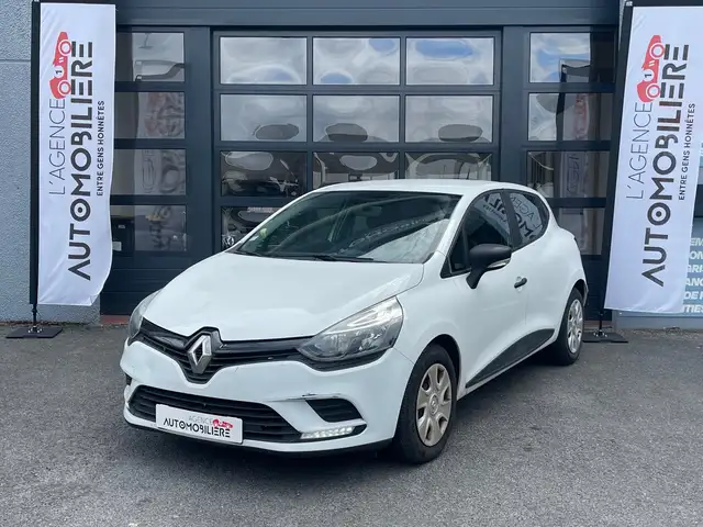 Renault Clio view 2