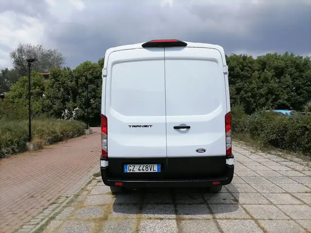 Ford Transit view 4