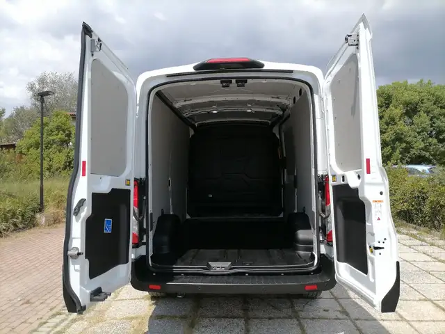 Ford Transit view 9