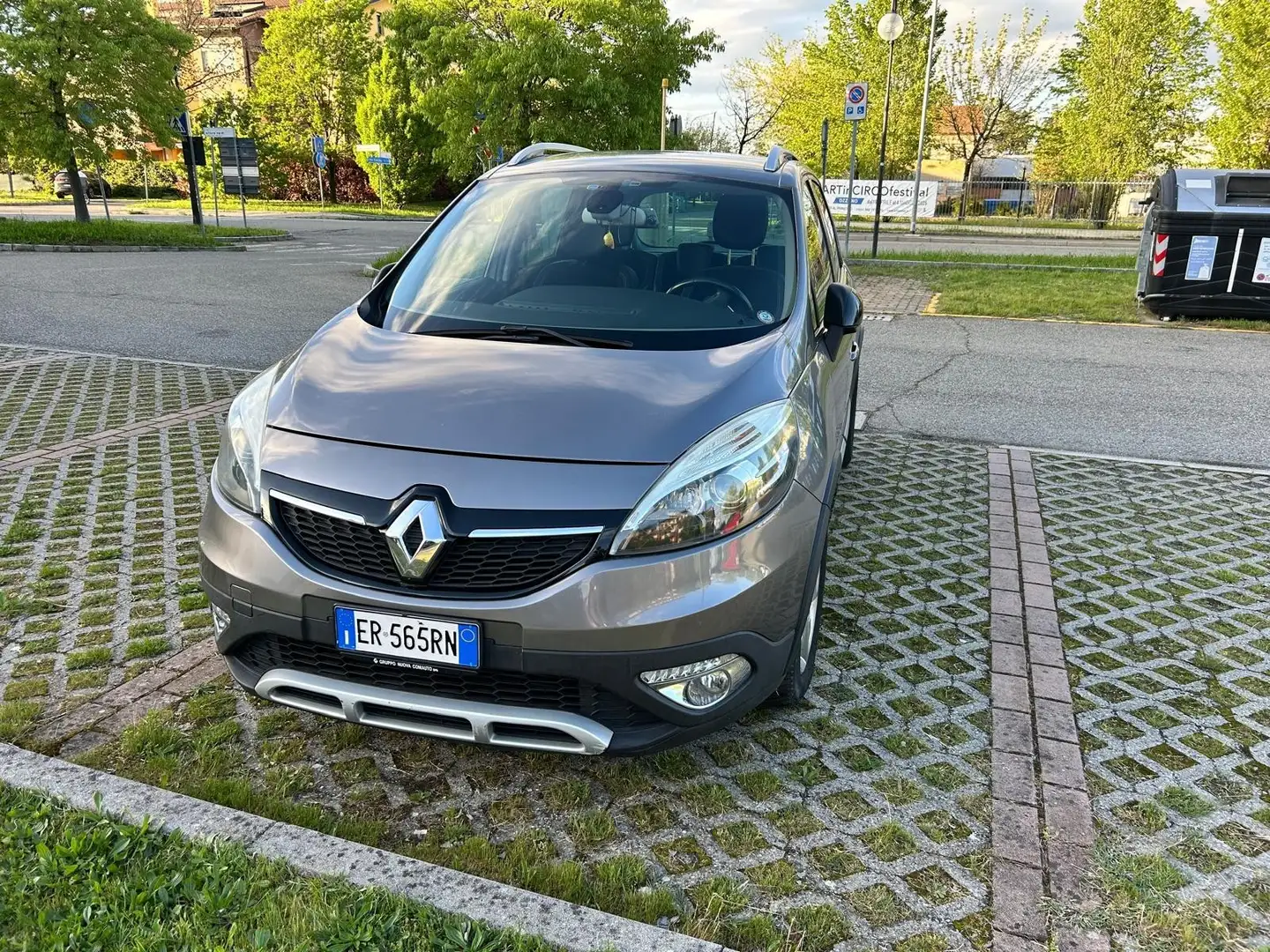 Renault Scenic 1.5 dci Dynamique c/TomTom - 1