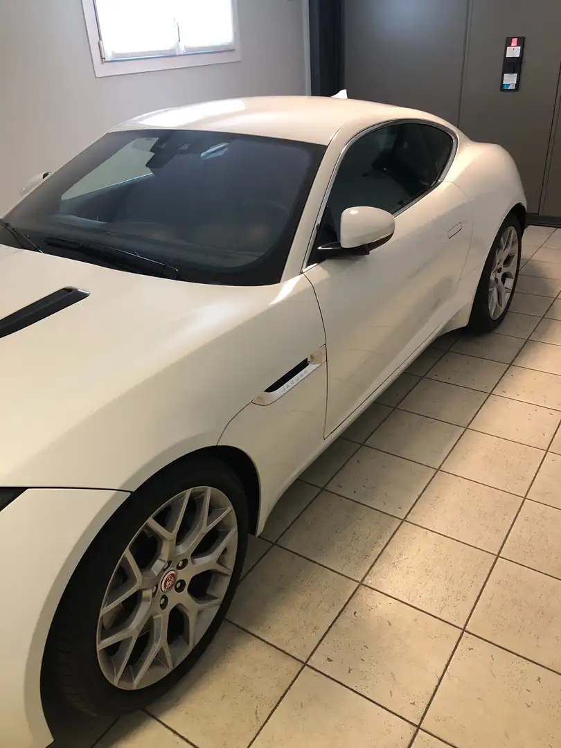 Jaguar F-Type F-Type Coupe 2.0 i4 rwd 300cv auto Bianco - 2