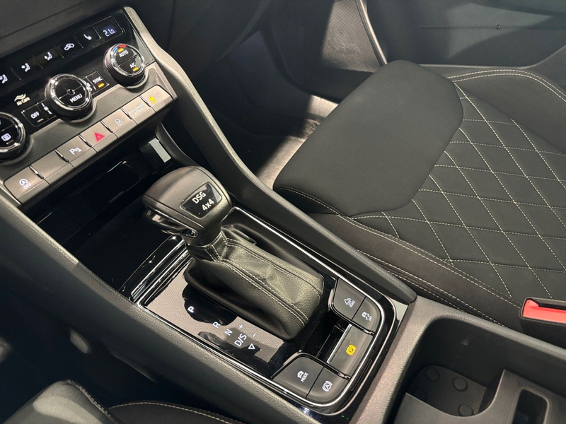 Skoda Karoq 2.0TSI Sport 4x4 1.HD AHK ACC LED DCC NAVI — photo 14
