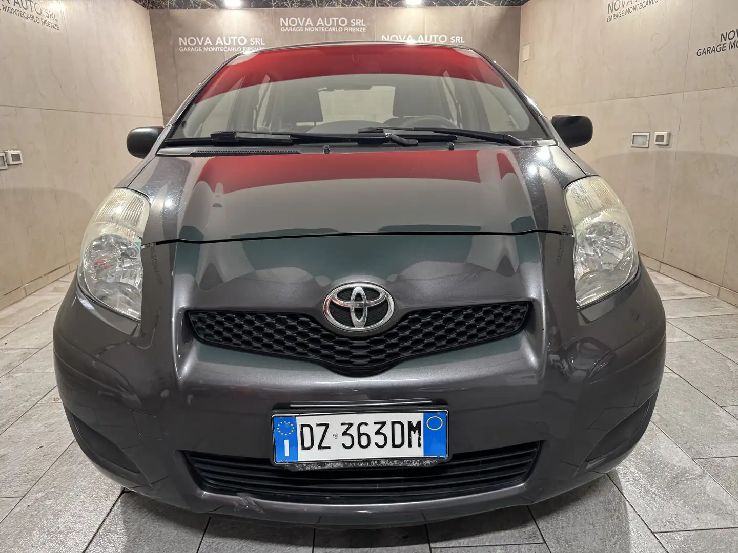 Toyota Yaris Yaris II 2005 5p 1.0 NEOPATENTATI Grau - 1