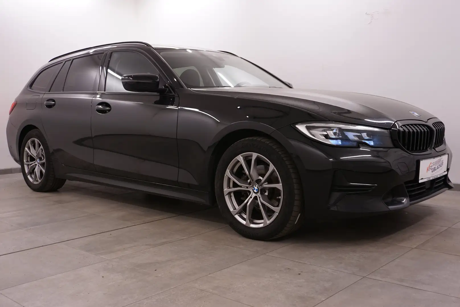 BMW 320 d Sport Line // Kamera // Abstandstempomat // Schwarz - 1