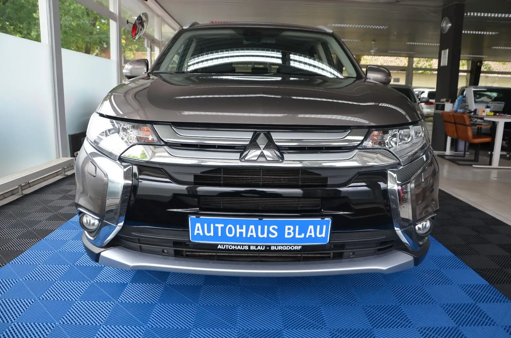 Mitsubishi Outlander 2.2 DI-D Top 4WD *AUTOMATIK*7 SITZER* Szürke - 2