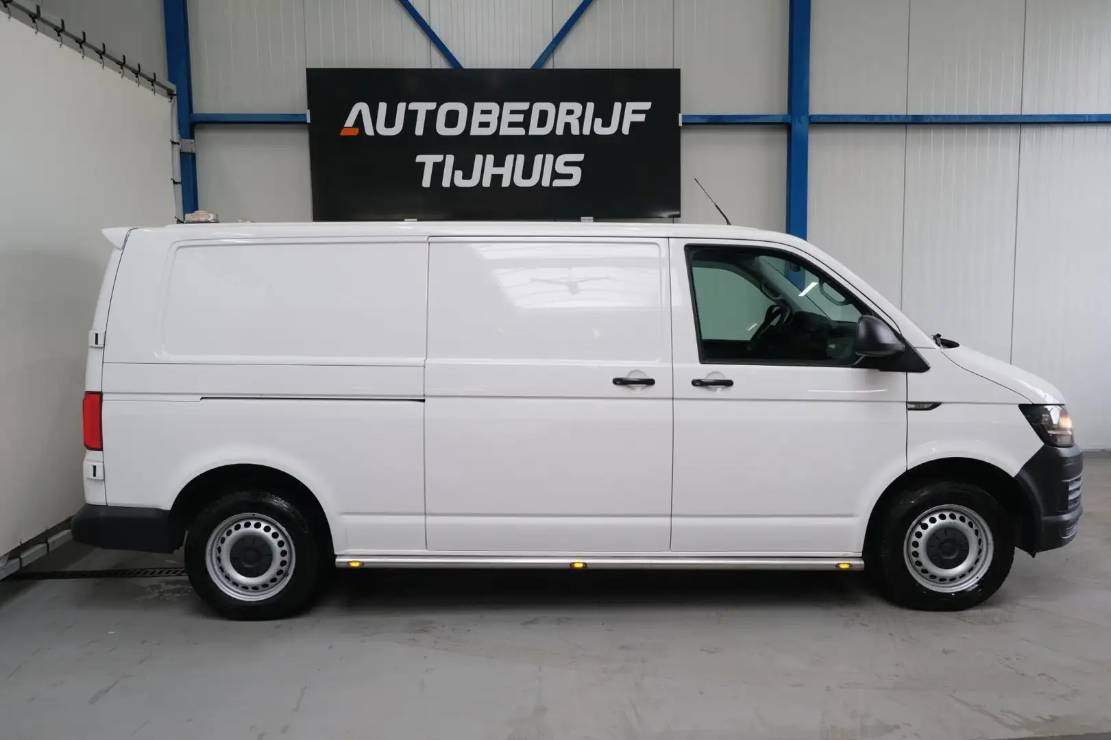 Volkswagen Transporter 2.0 TDI 150PK L2H1 - N.A.P. Airco, Cruise, Trekhaa Blanc - 2