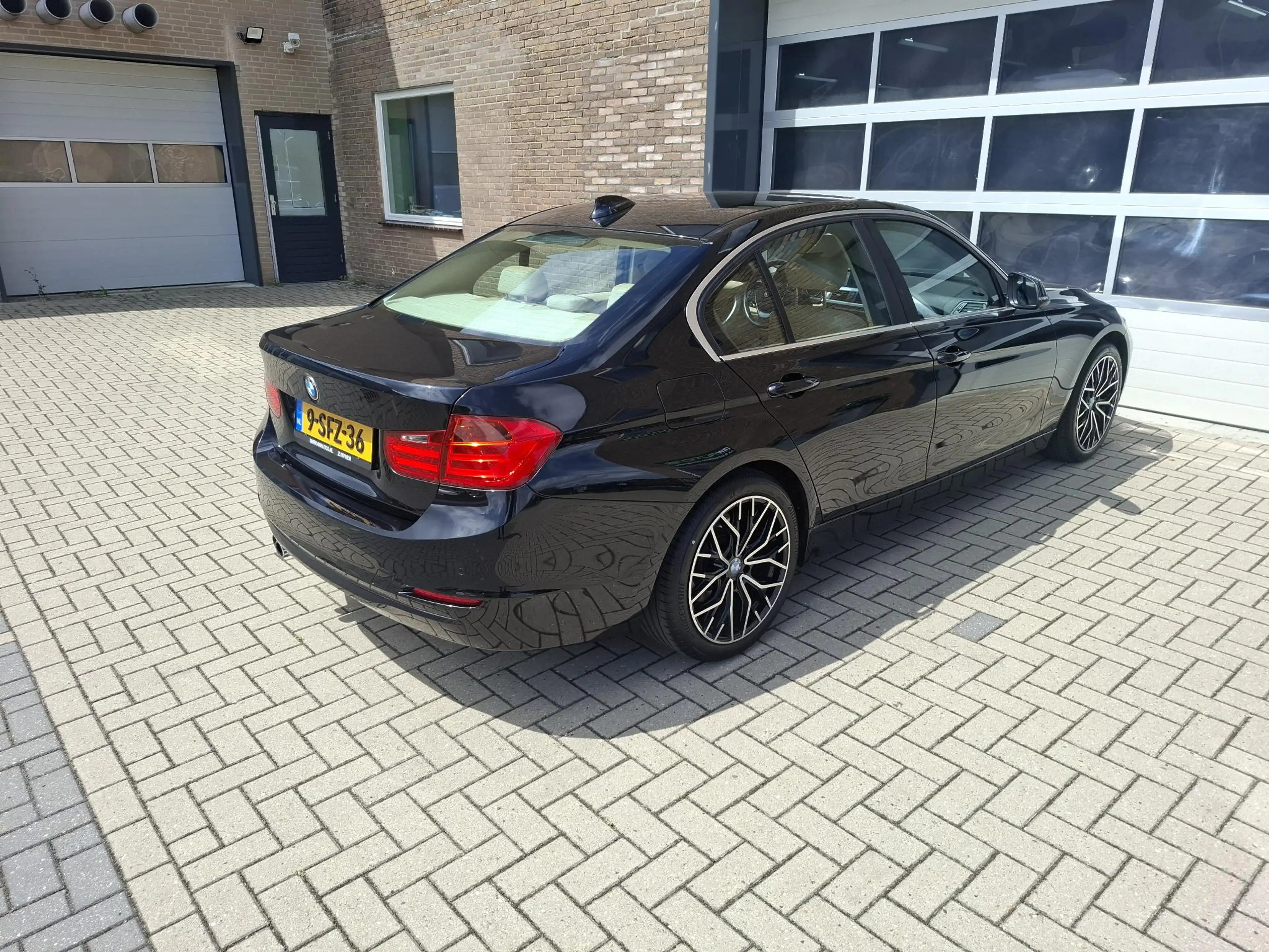BMW 328 3-serie 328i High Executive — photo 21