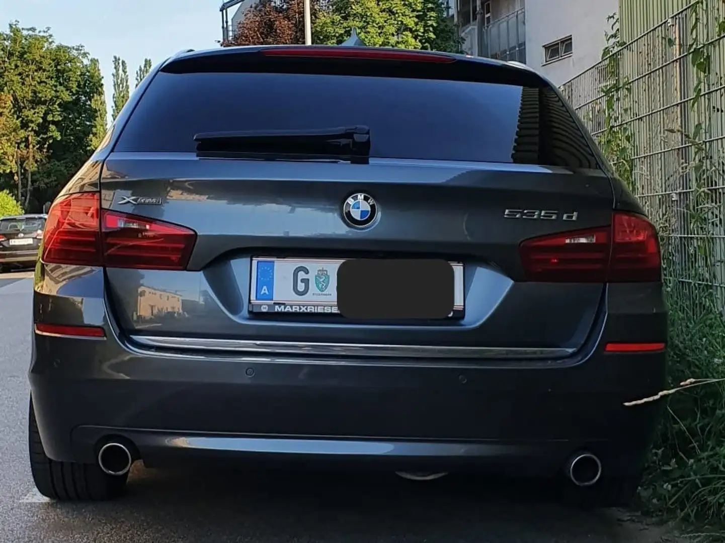 BMW 535 535d Aut. Luxury Line Grau - 2