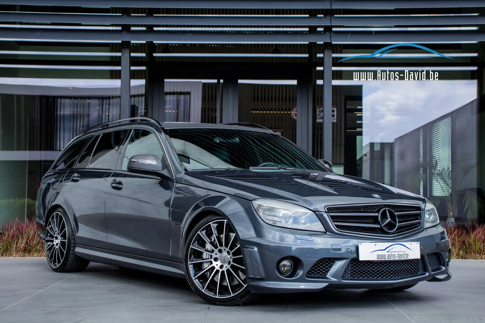Mercedes-Benz C 63 AMG 6.2 V8 7G-TRONIC / LICHTE VRACHT / AVANTGARDE Grau - 1