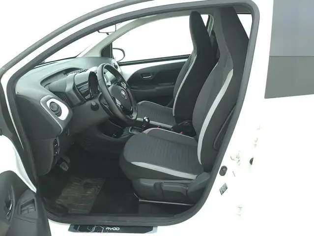 Toyota Aygo view 10