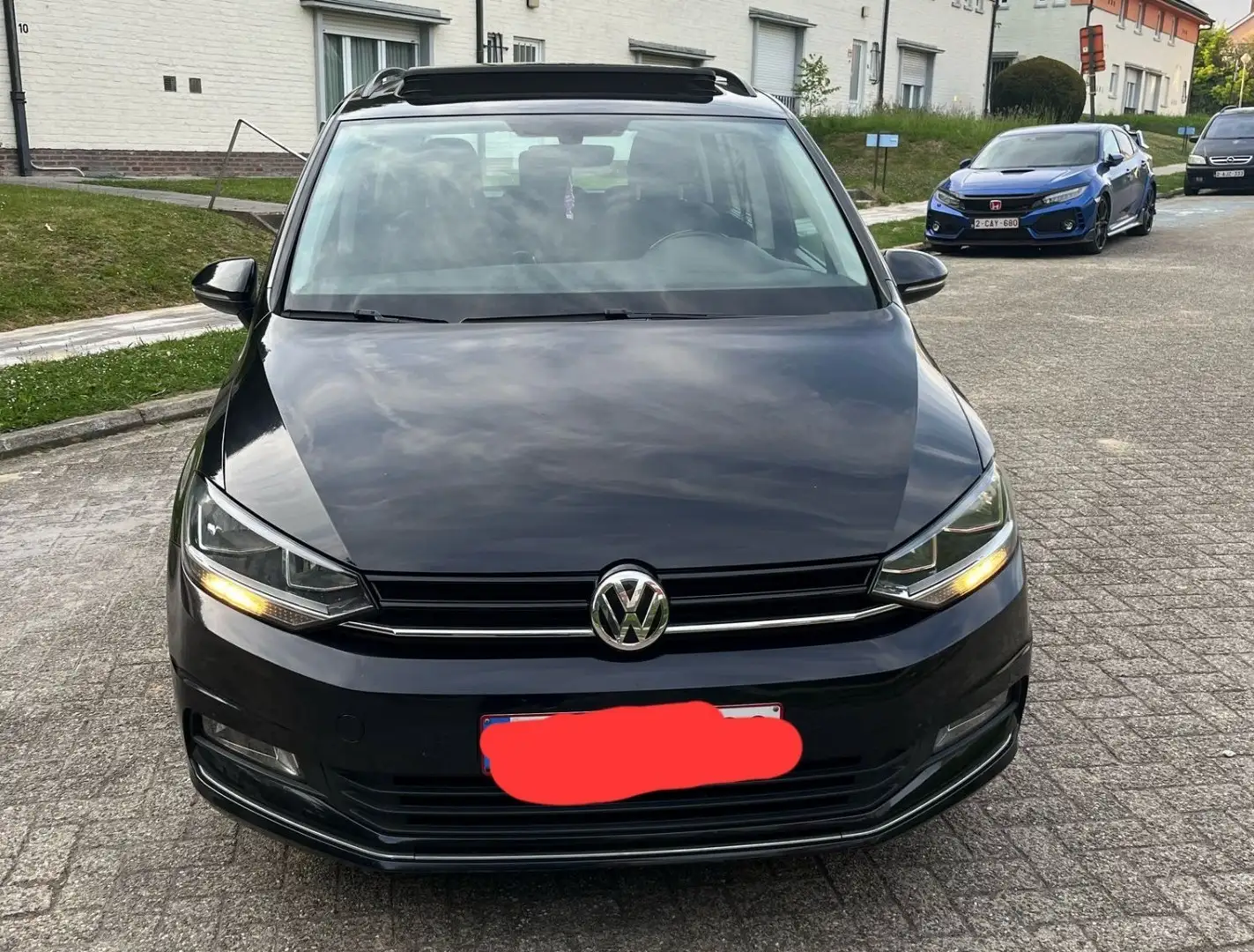 Volkswagen Touran 1.6 TDi SCR Highline Zwart - 1