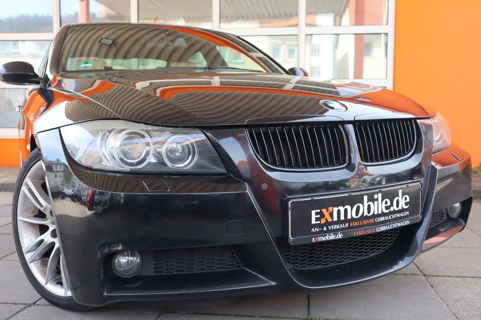BMW 330 i* LIMOUSINE* M-PAKET* LEDER* SHD* SCHECKHEFT Schwarz - 1