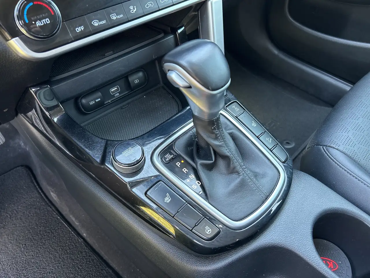 Kia Seltos снимка Kia Seltos