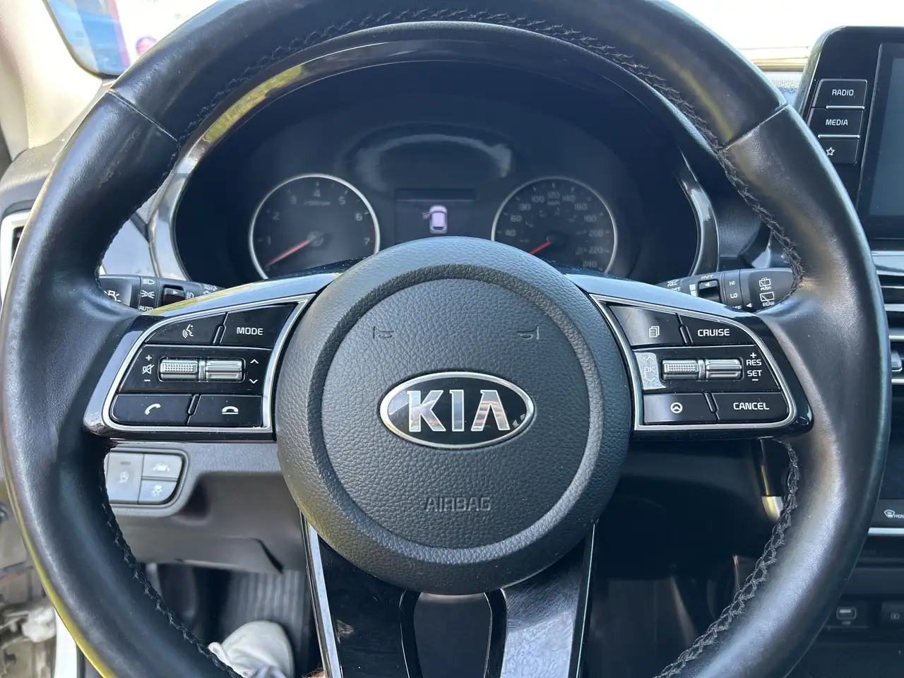 Kia Seltos снимка Kia Seltos