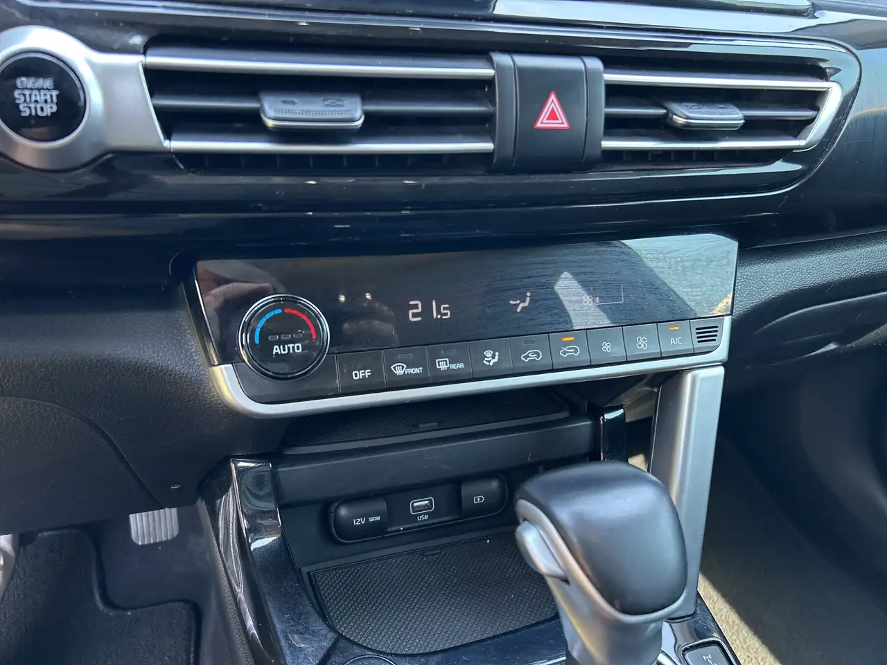 Kia Seltos снимка Kia Seltos