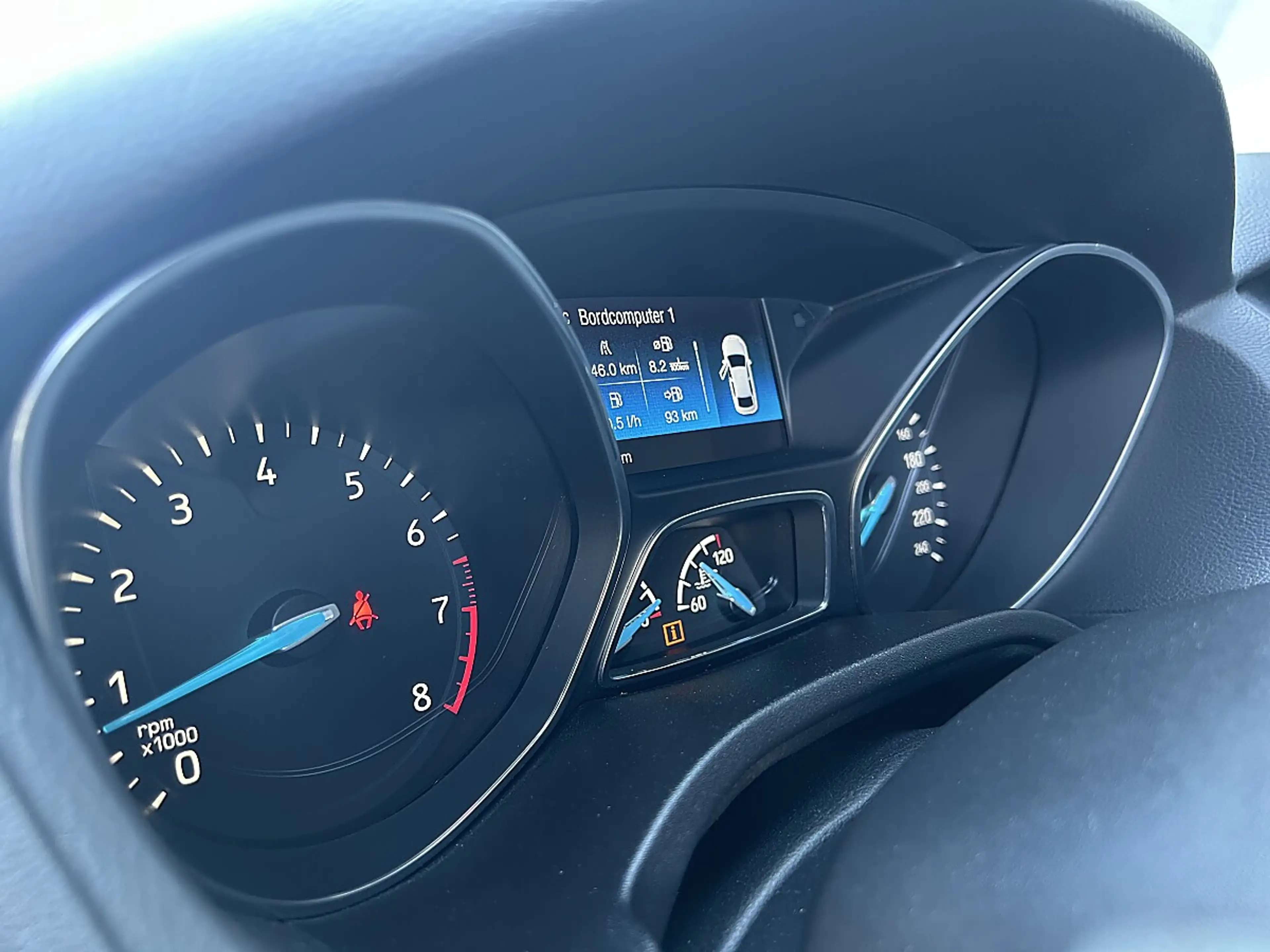 Ford Focus 1,0 EcoBoost Titanium / TEMPOMAT / SITZHEIZUNG ... — photo 11
