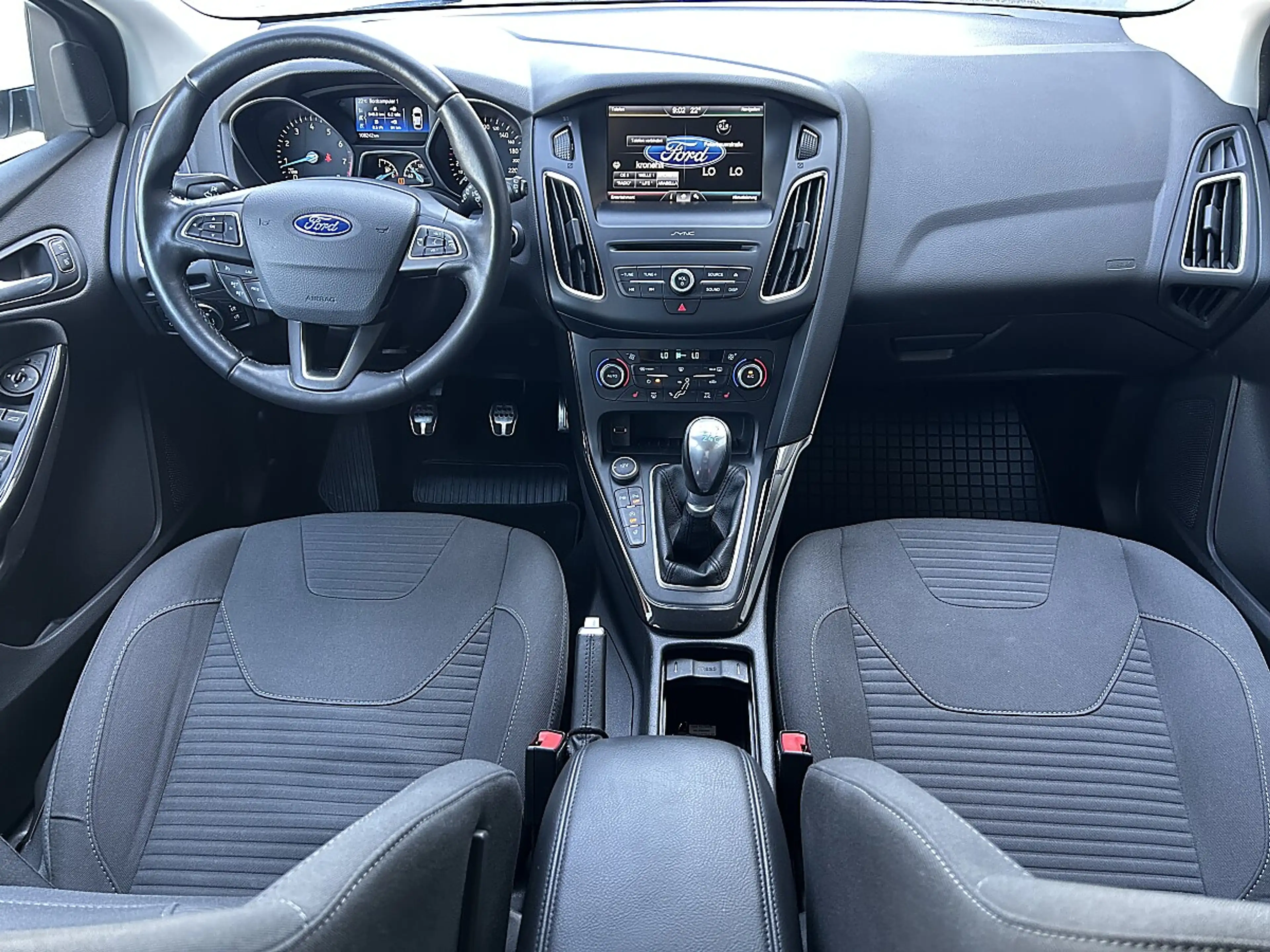 Ford Focus 1,0 EcoBoost Titanium / TEMPOMAT / SITZHEIZUNG ... — photo 8