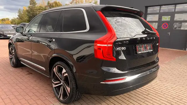 Volvo XC90 view 4