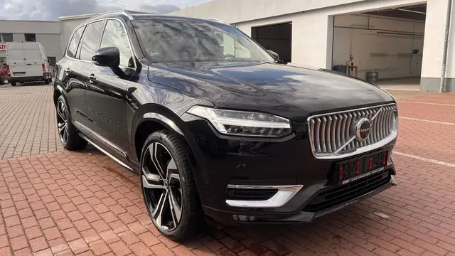 Volvo XC90 view 8