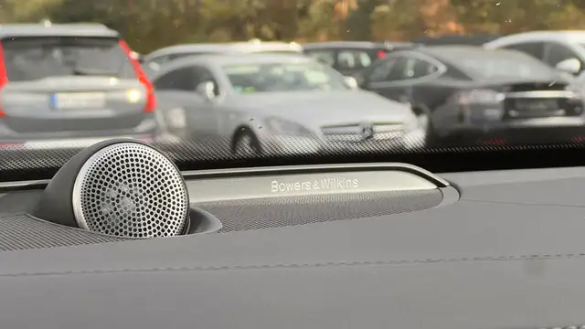Volvo XC90 view 14