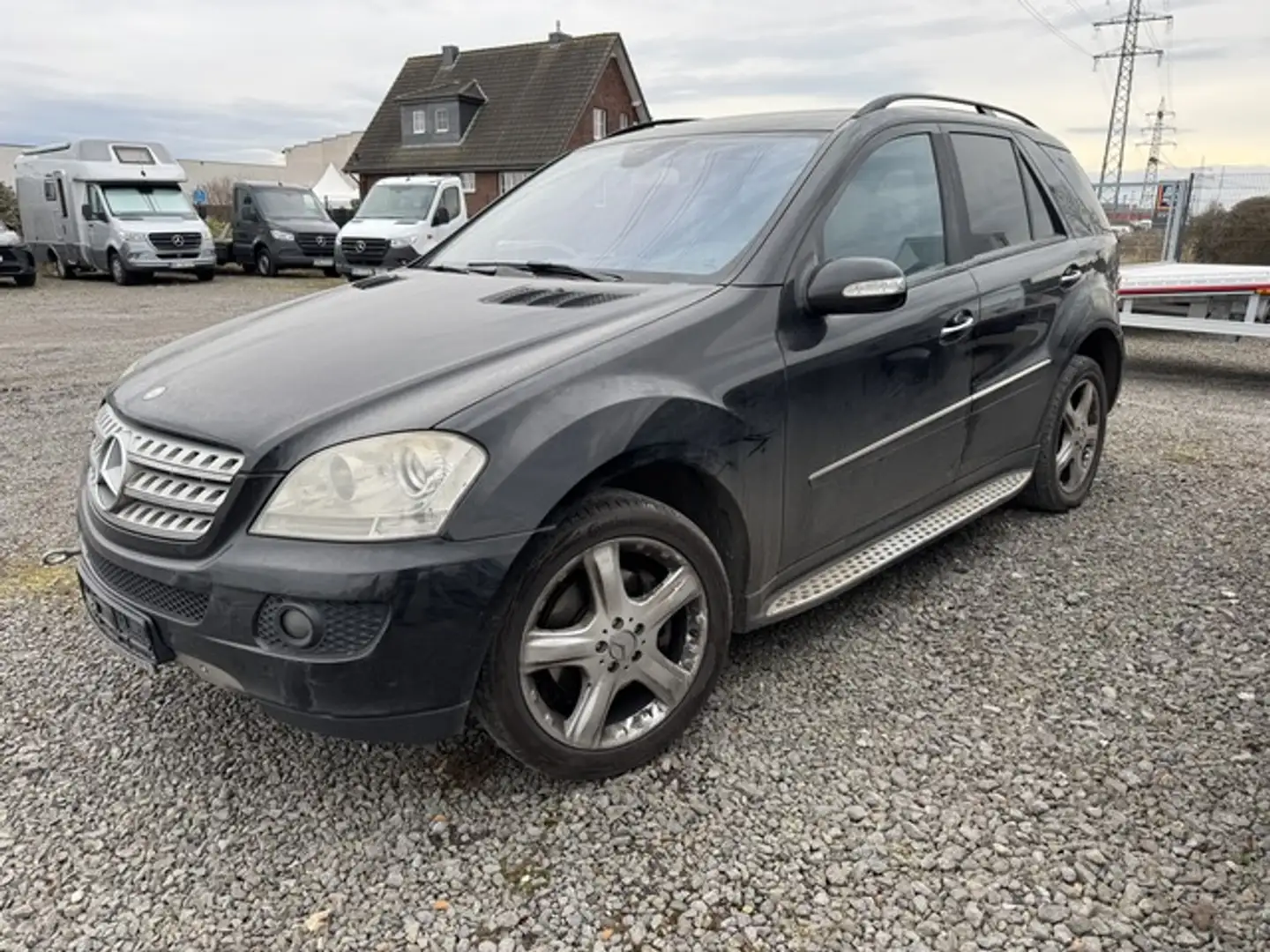 Mercedes-Benz ML 350 4-Matic Grand Edition Zwart - 1