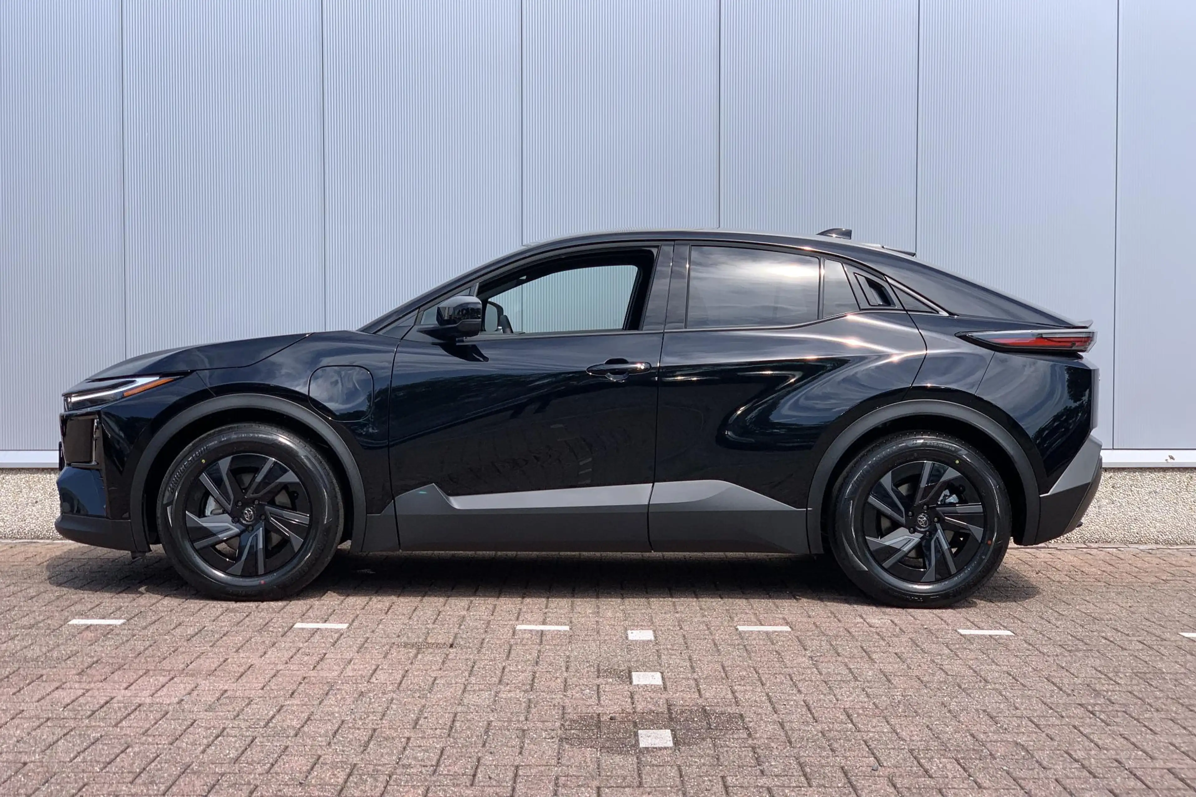 Toyota C-HR+ First Edition 77 kWh / Direct leverbaar! / Nu €3.0 — photo 4