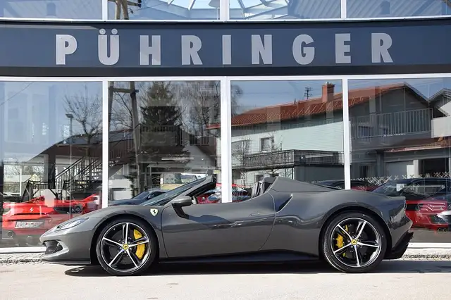 Ferrari 296 GTS *LIFT*Racing Seats*Carbon LED*Kamera*