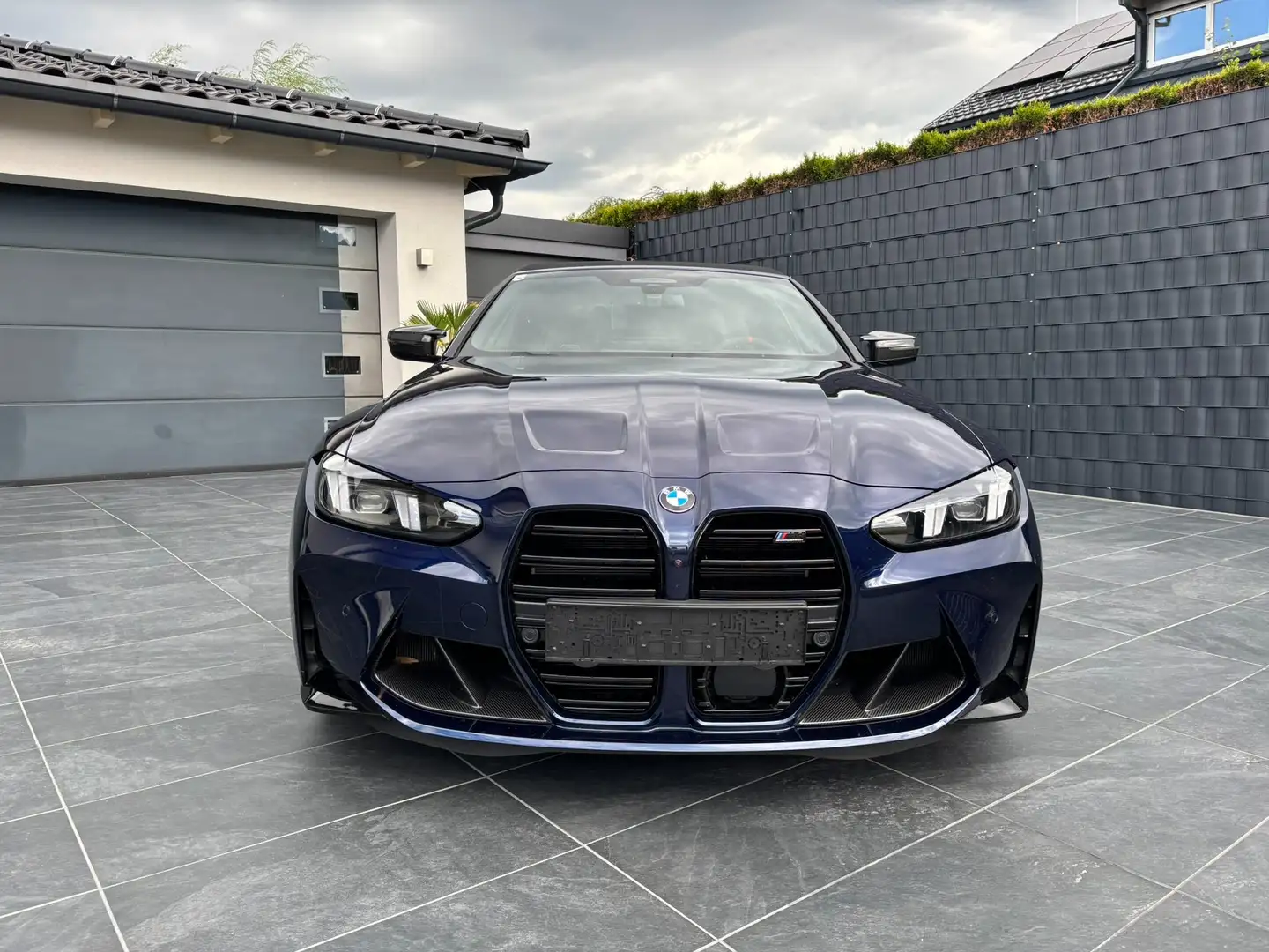 BMW M4 Competition xDrive Cabrio Blau - 2