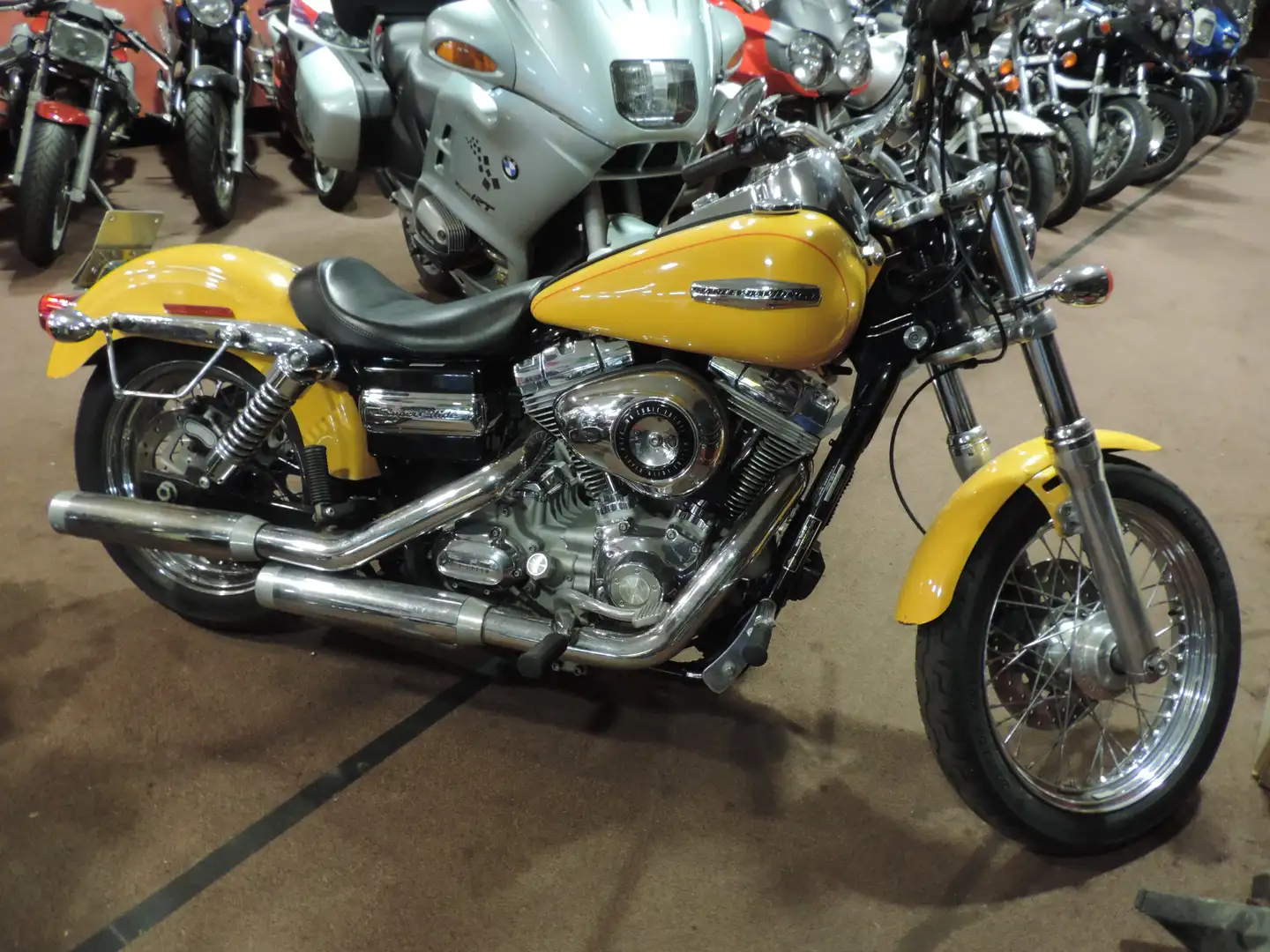 Harley-Davidson Dyna Super Glide žuta - 1