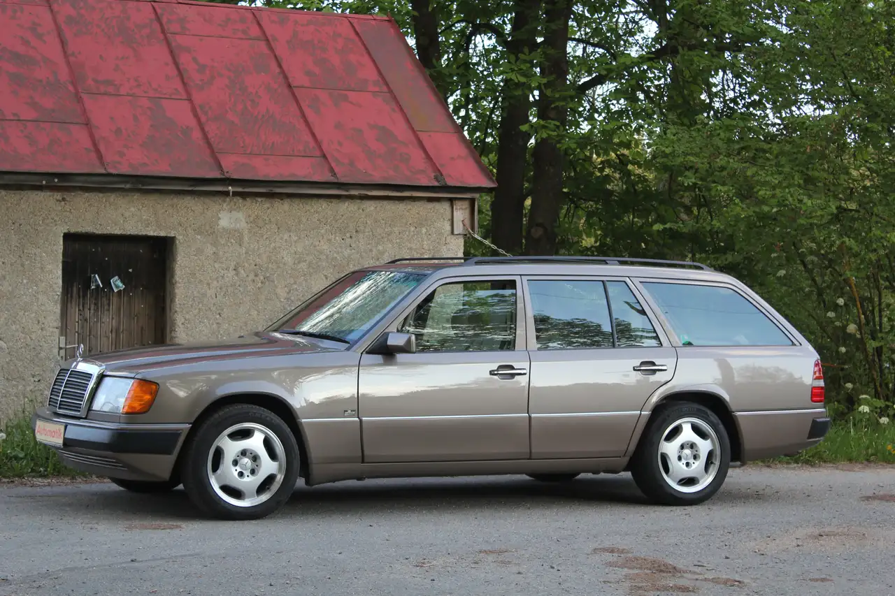 Mercedes-Benz 300 TE-24V, foto 3