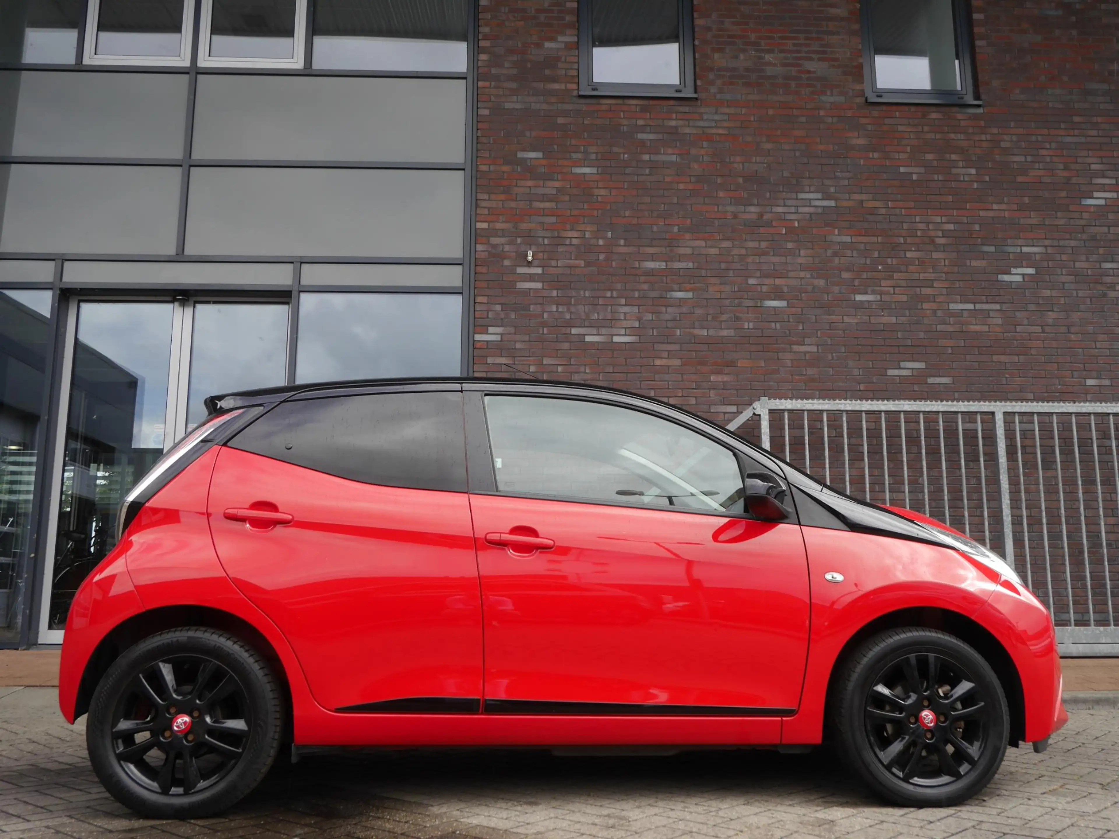 Toyota Aygo 1.0 VVT-i x-cite | Achteruitrijcamera | Airco | 5 — photo 2