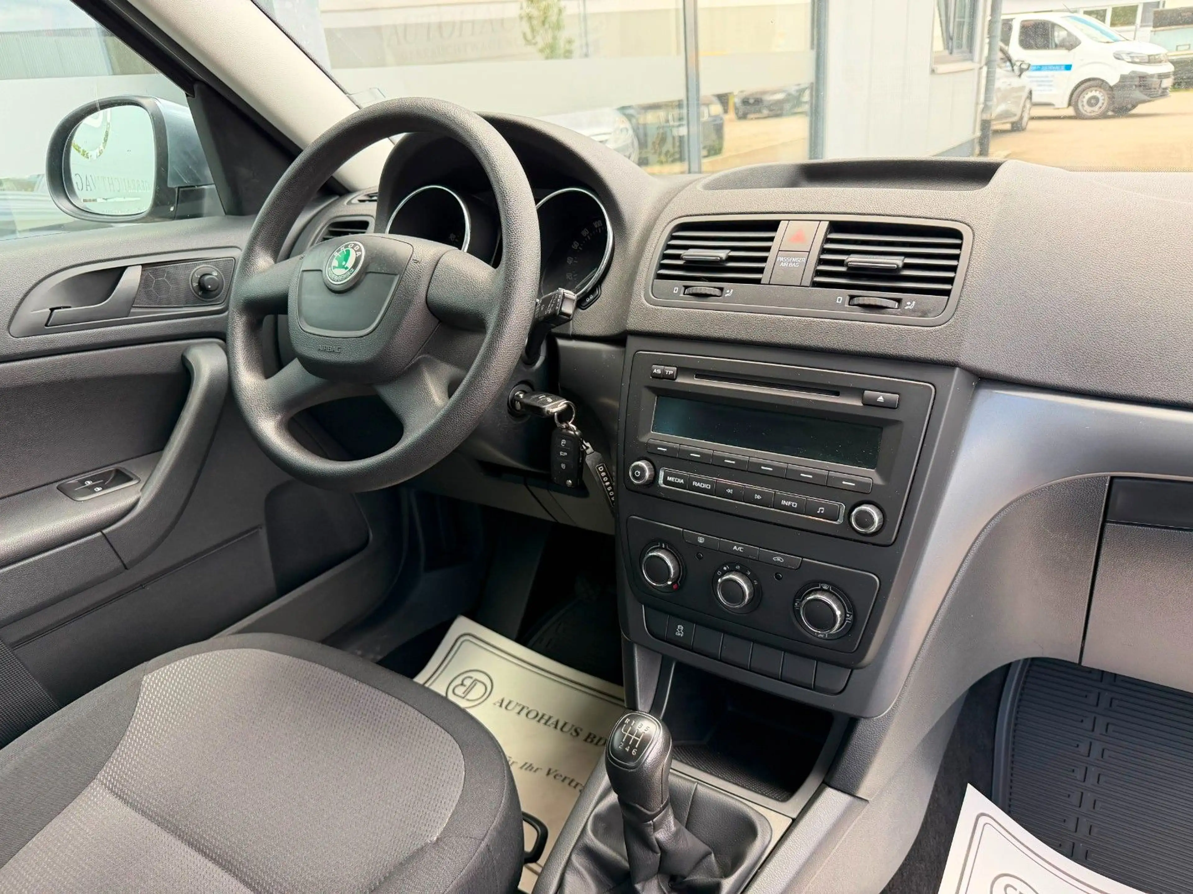 Skoda Yeti Easy*Klima*Euro5*AHK*ELFH*6-Gang* — photo 12