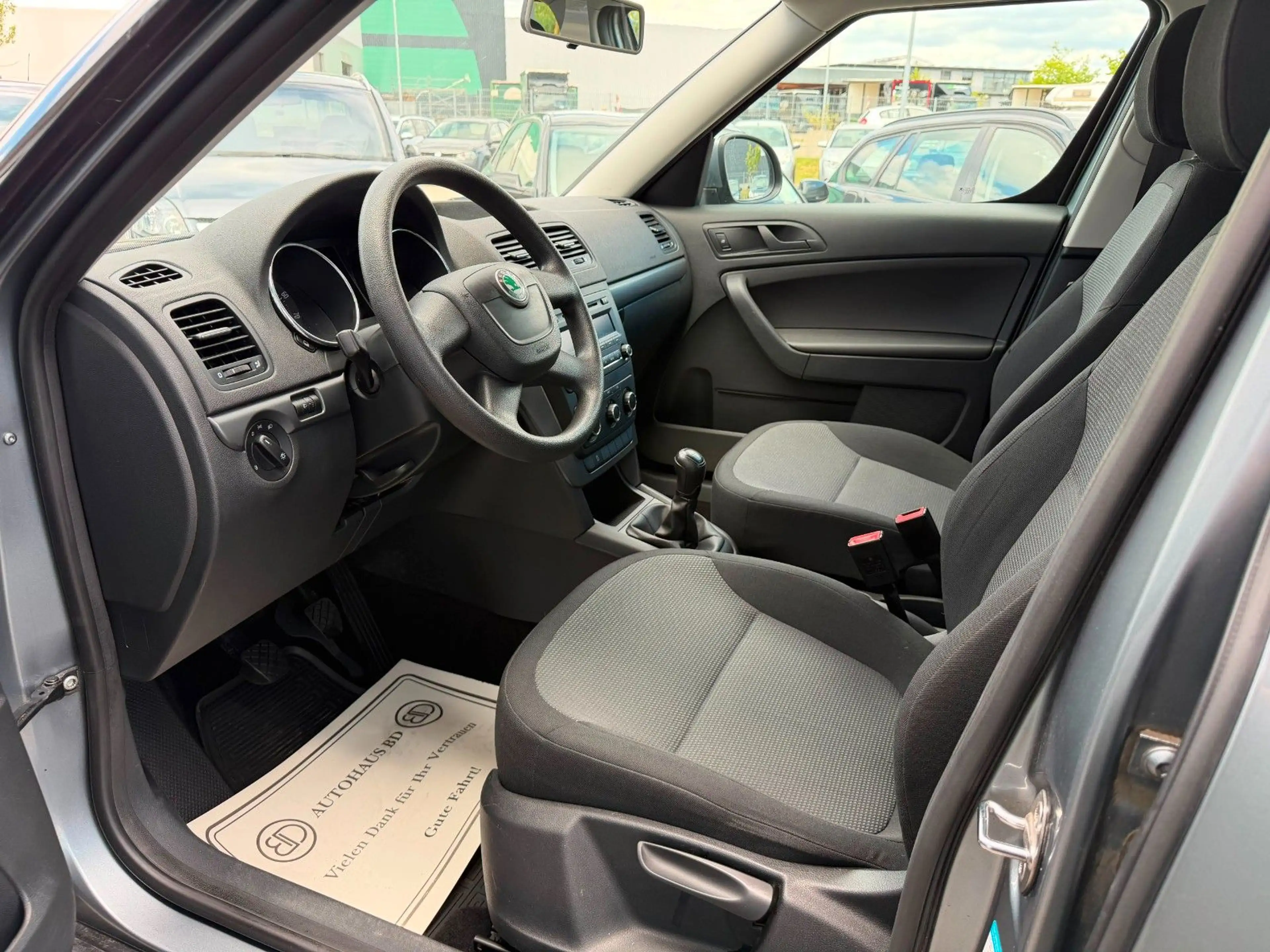 Skoda Yeti Easy*Klima*Euro5*AHK*ELFH*6-Gang* — photo 7