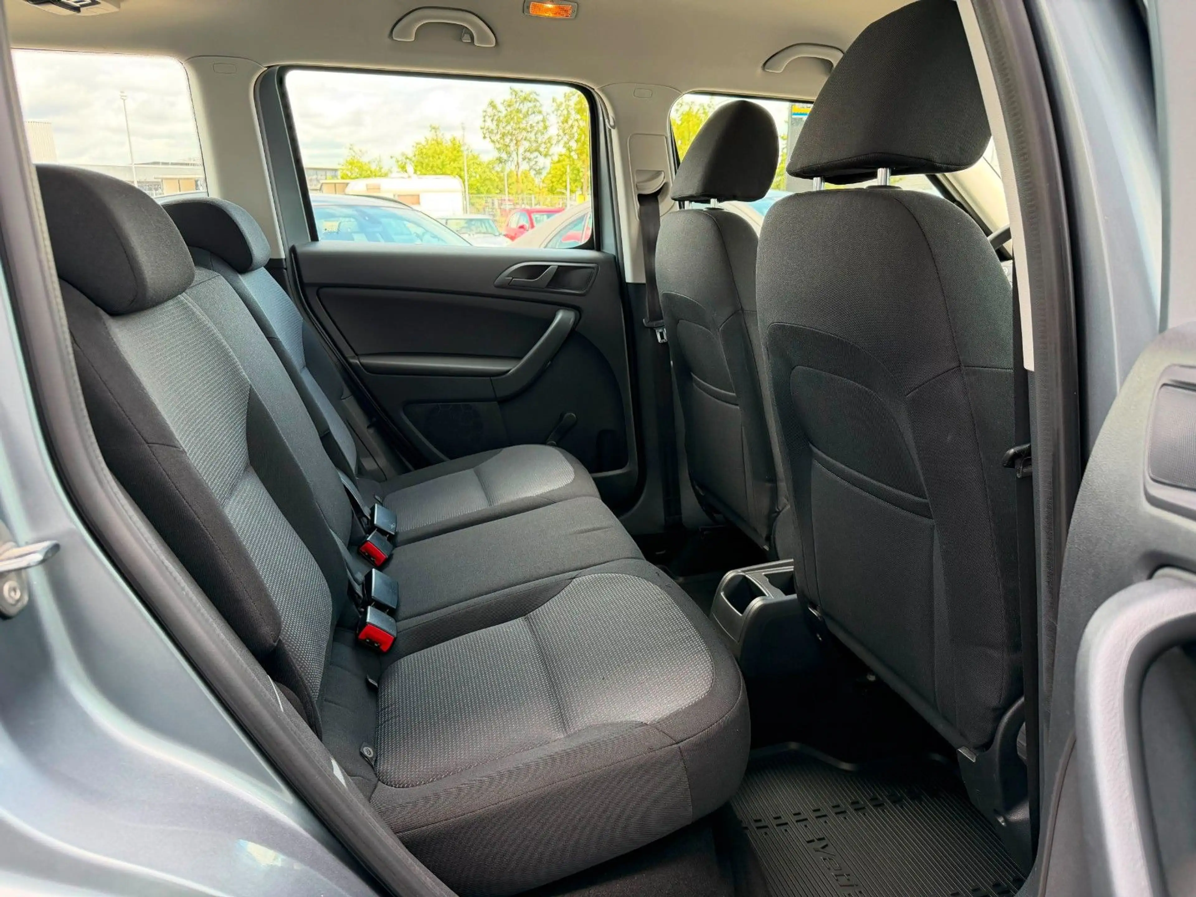 Skoda Yeti Easy*Klima*Euro5*AHK*ELFH*6-Gang* — photo 9