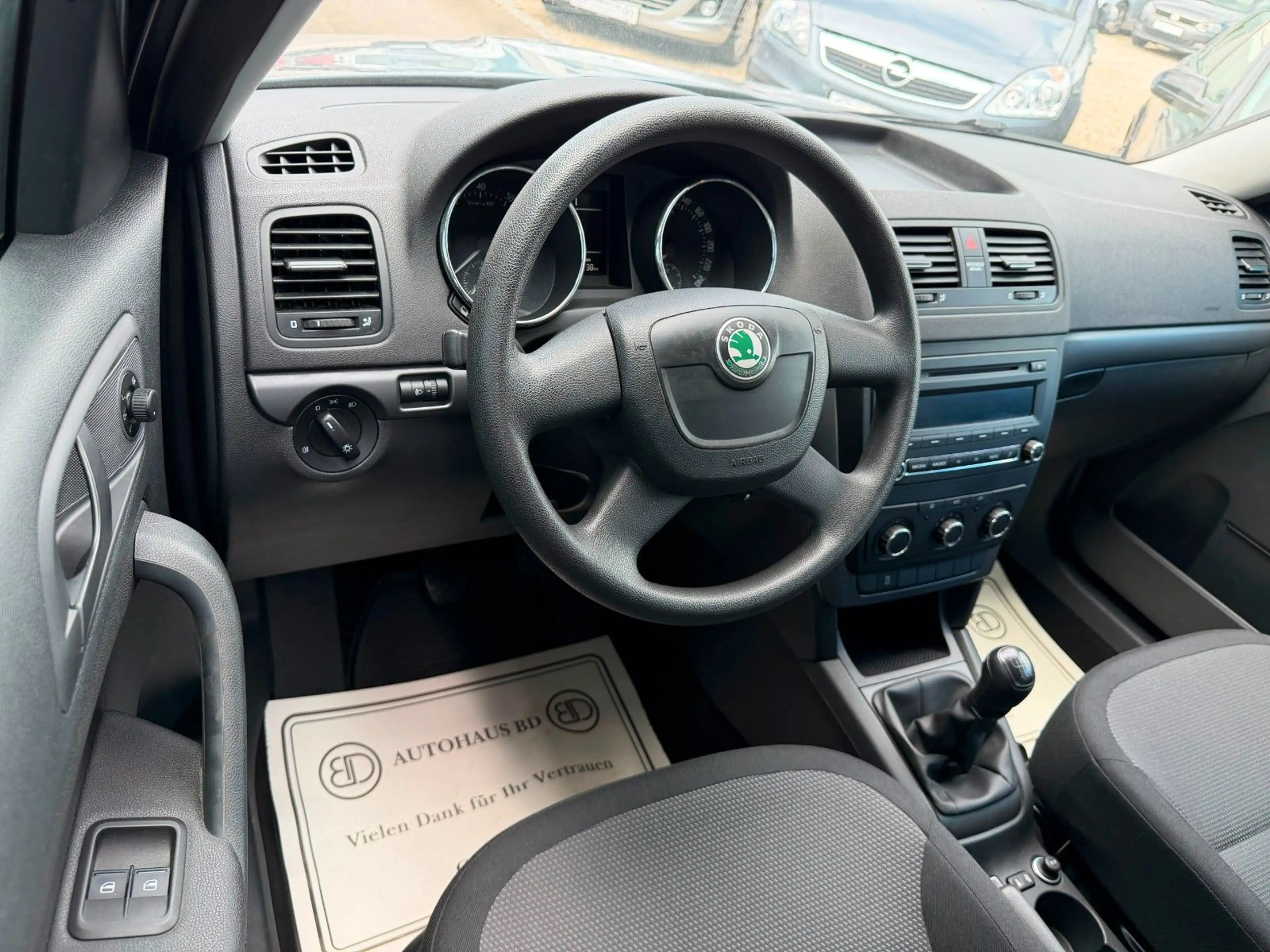 Skoda Yeti Easy*Klima*Euro5*AHK*ELFH*6-Gang* — photo 10