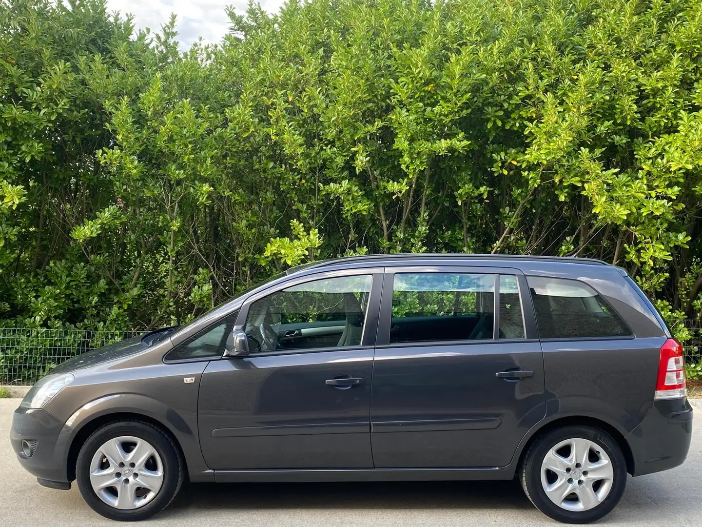 Opel Zafira Zafira 1.6i Cosmo  / 7pl / CLIM / FULL CARNET!!! Gri - 2