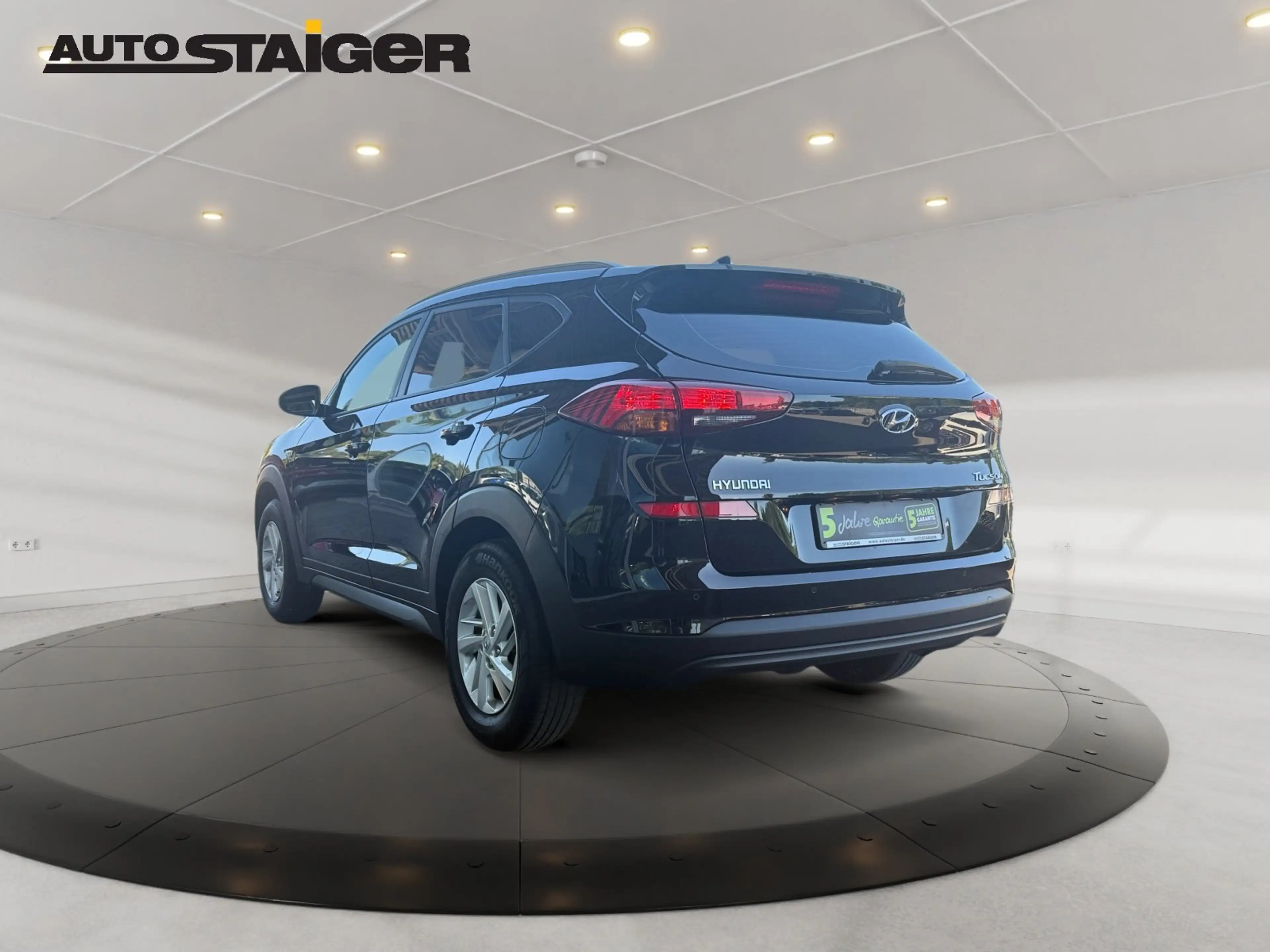 Hyundai TUCSON 1.6Select Navigation 8Fach Bereift* — photo 9