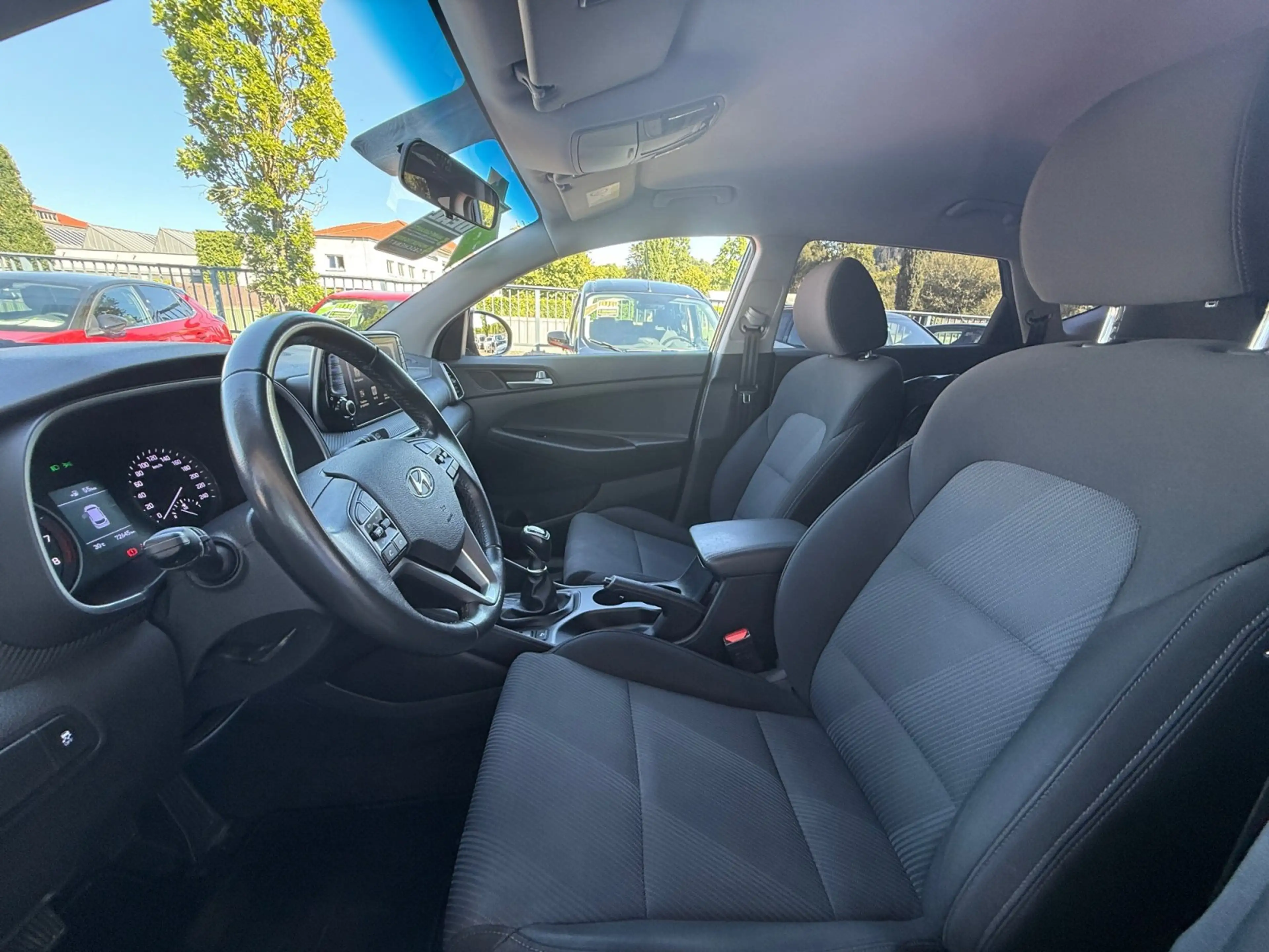 Hyundai TUCSON 1.6Select Navigation 8Fach Bereift* — photo 11