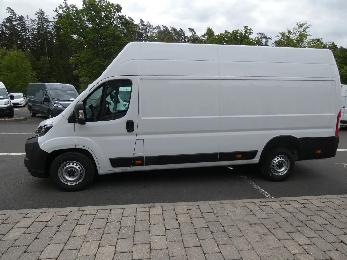 Peugeot Boxer Kasten Hochraum 435 L4H3 Komfort BlueHDi 1 Bílá - 2