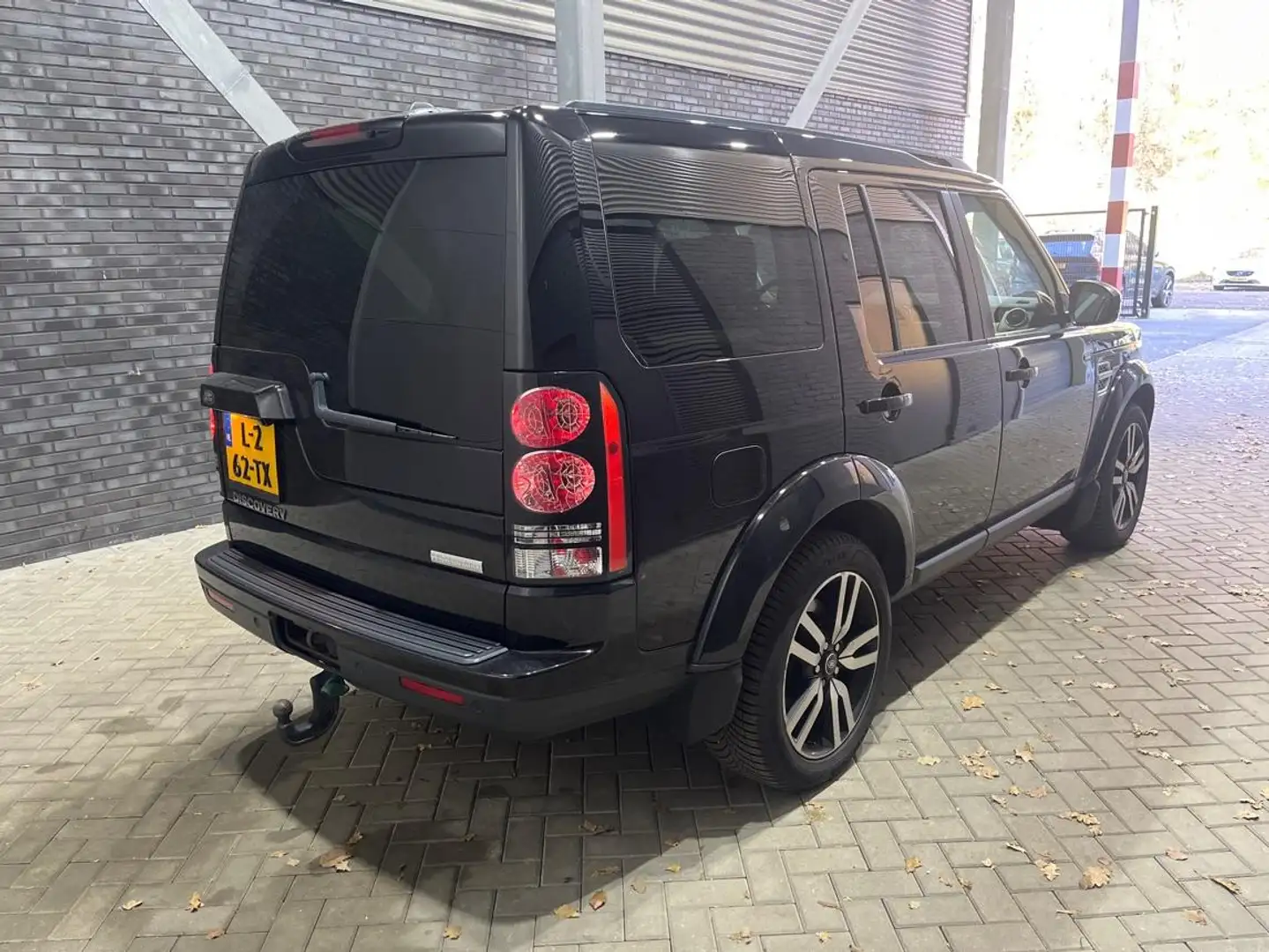 Land Rover Discovery 3.0 SDV6 HSE Luxury Edition | 7P | Incl. BTW | Pan Zwart - 2