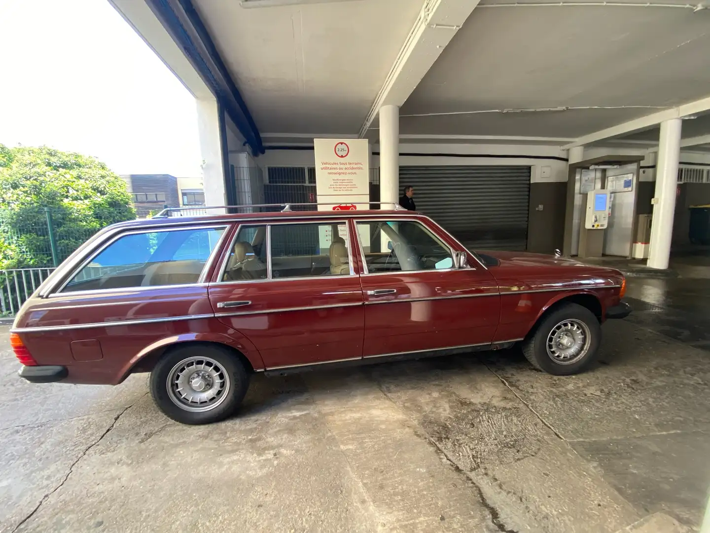 Mercedes-Benz 230 230 TE Brown - 1