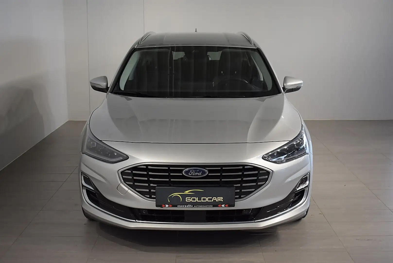 Ford Focus Turnier 1,5 EcoBlue Titanium Vignale Aut. Silber - 2