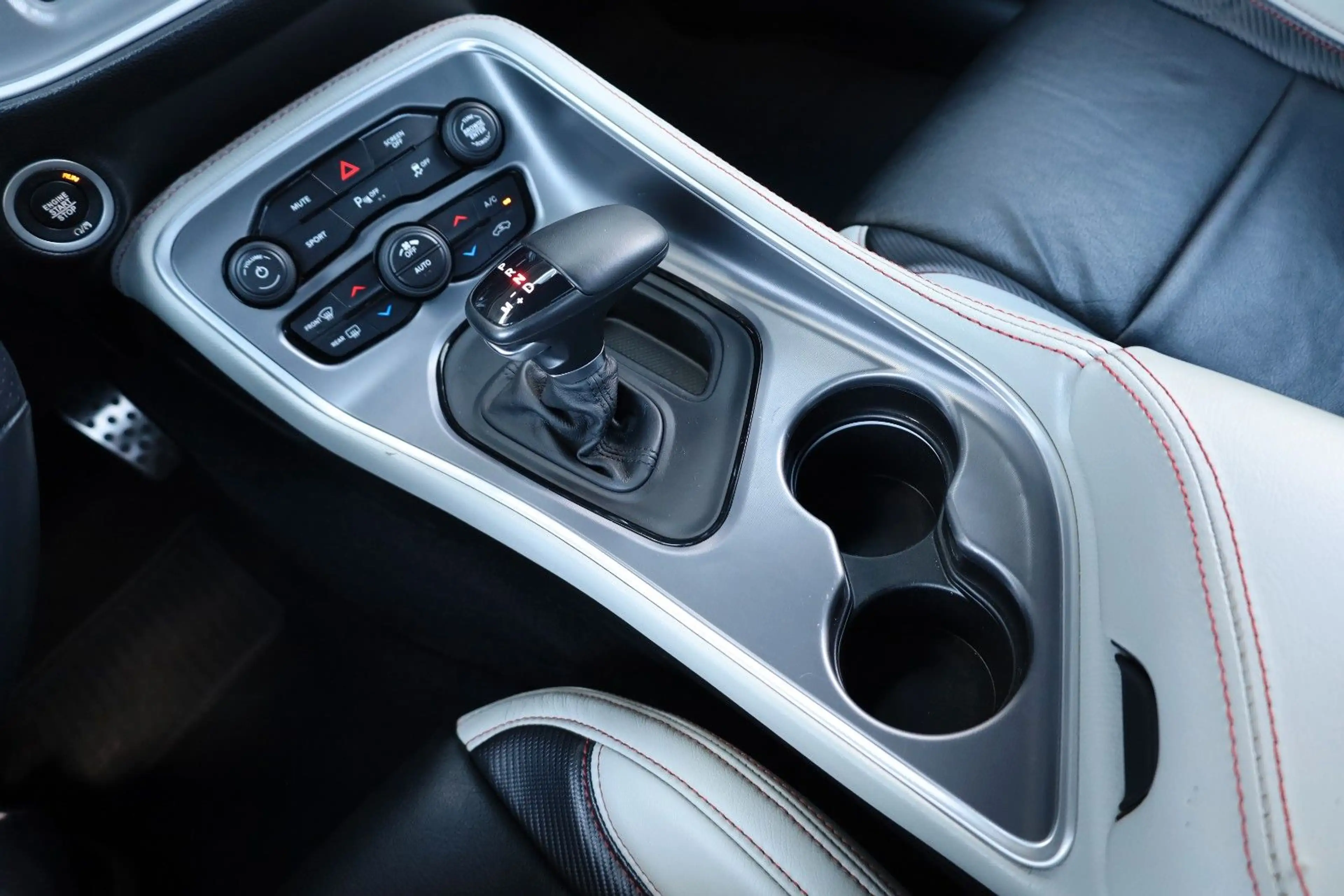 Dodge Challenger 5.7 R/T/SHZ/KAMERA/AMBIE/BTH/MFL/R20 — photo 15