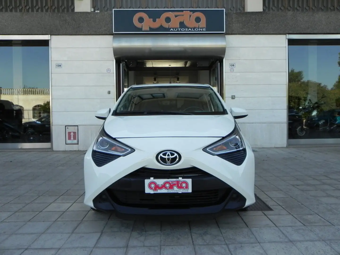 Toyota Aygo Aygo Connect 1.0 VVT-i 72 CV 5 porte x-cool Blanc - 2