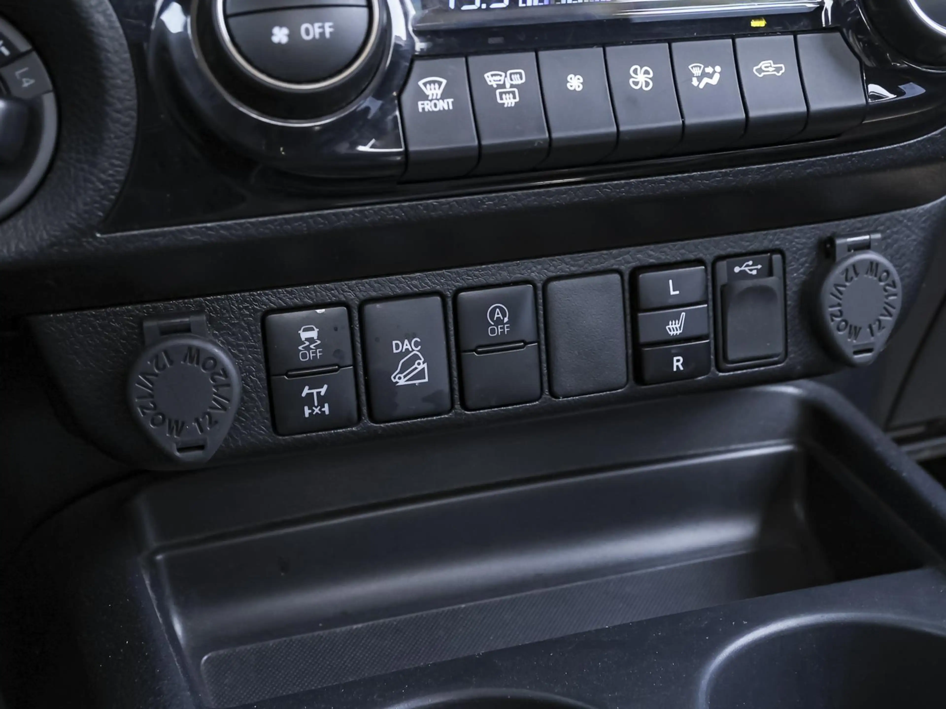 Toyota Hilux Double Cab Comfort 4x4 — photo 13